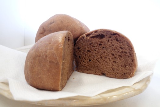 「黒にんにく入パン」画像